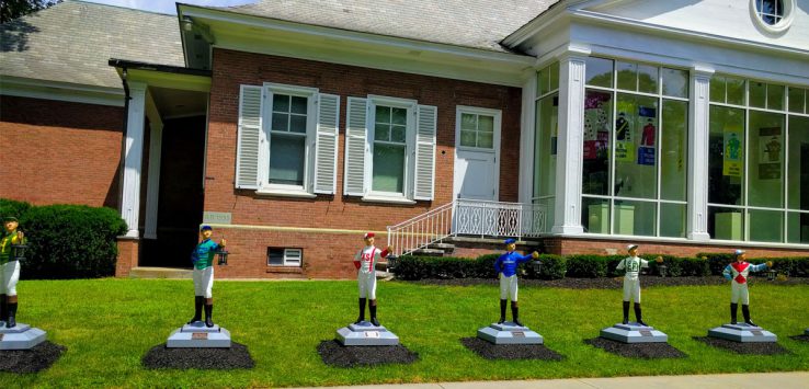 jockeys on lawn